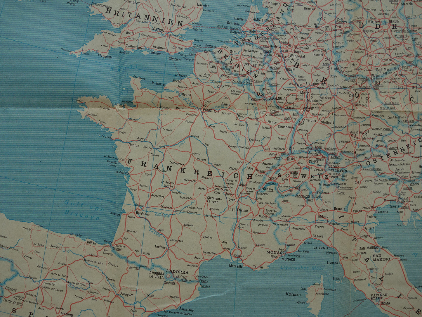 Set van twee oude kaarten spoorwegen spoorlijnen in Europa Antieke kaart Duitsland en vintage landkaart spoorkaart Europa