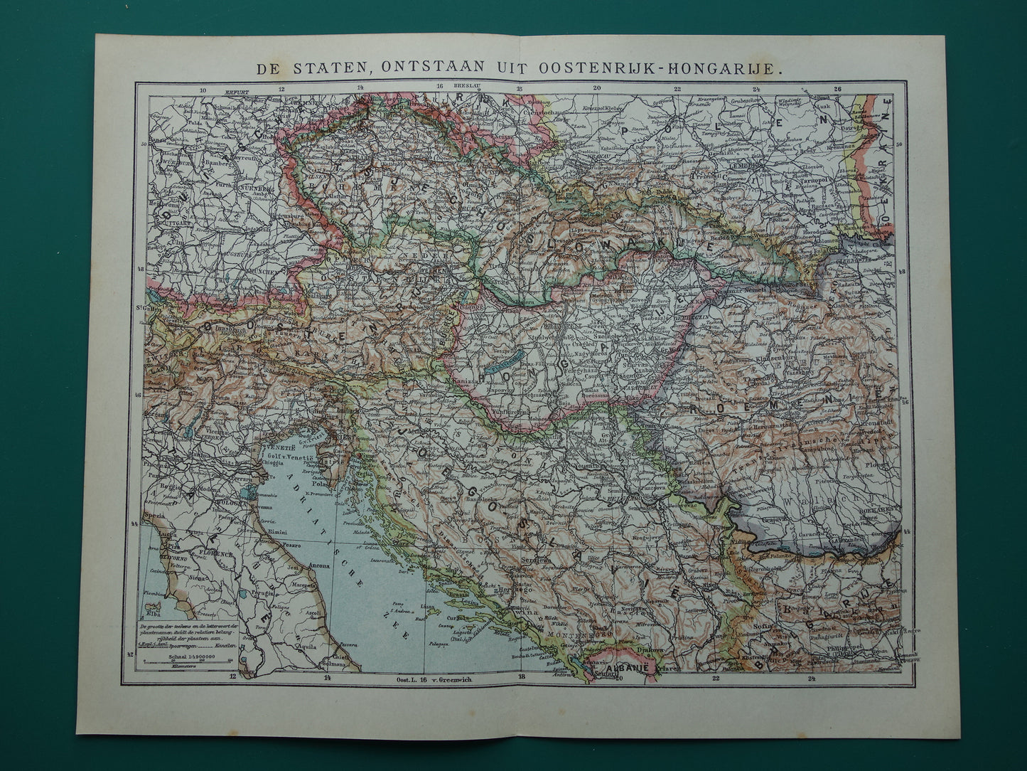 Oude kaart van de Balkan met Tsjechoslowakije Joegoslavië Hongarije Originele antieke Nederlandse landkaart van voormalig Oostenrijk-Hongarije uit 1921 vintage historische kaarten