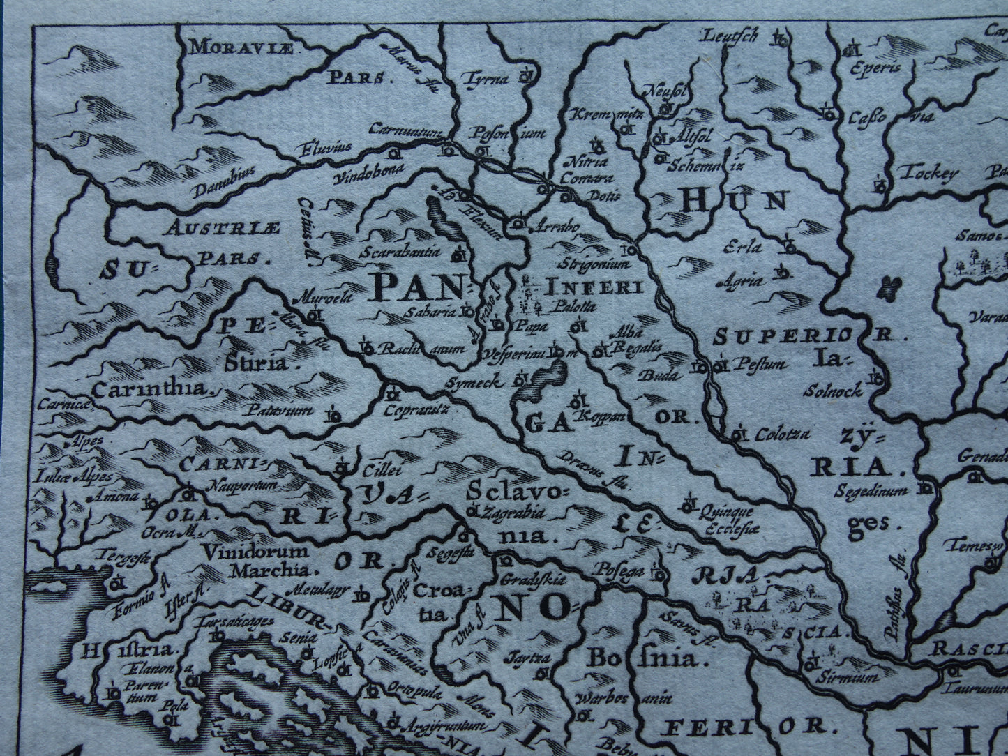 360+ jaar oude kaart van Bosnië Kroatië Slovenië 1661 originele antieke landkaart klein formaat Pannonia et Illyricum Cluver