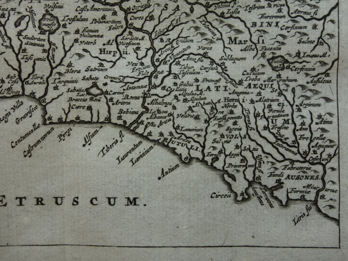 Italië 360+ jaar oude kaart van Centraal-Italië in oudheid 1661 originele antieke Nederlandse landkaart klein formaat Etruria Latium Umbria