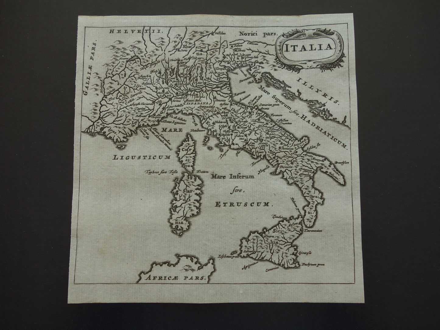 Italië 360+ jaar oude kaart van Italië 1661 originele antieke Nederlandse landkaart klein formaat