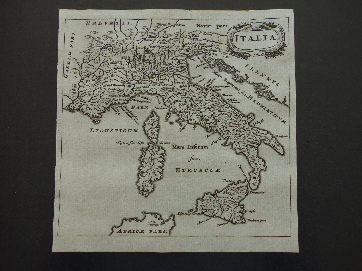 Italië 360+ jaar oude kaart van Italië 1661 originele antieke Nederlandse landkaart klein formaat