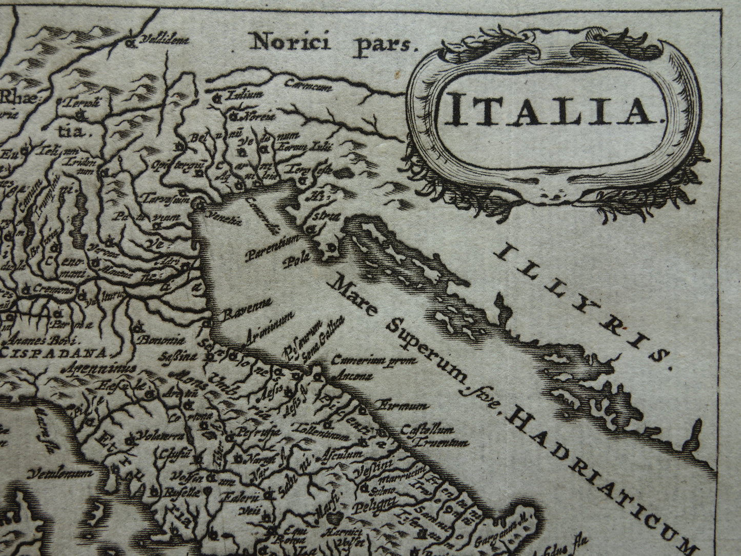 Italië 360+ jaar oude kaart van Italië 1661 originele antieke Nederlandse landkaart klein formaat