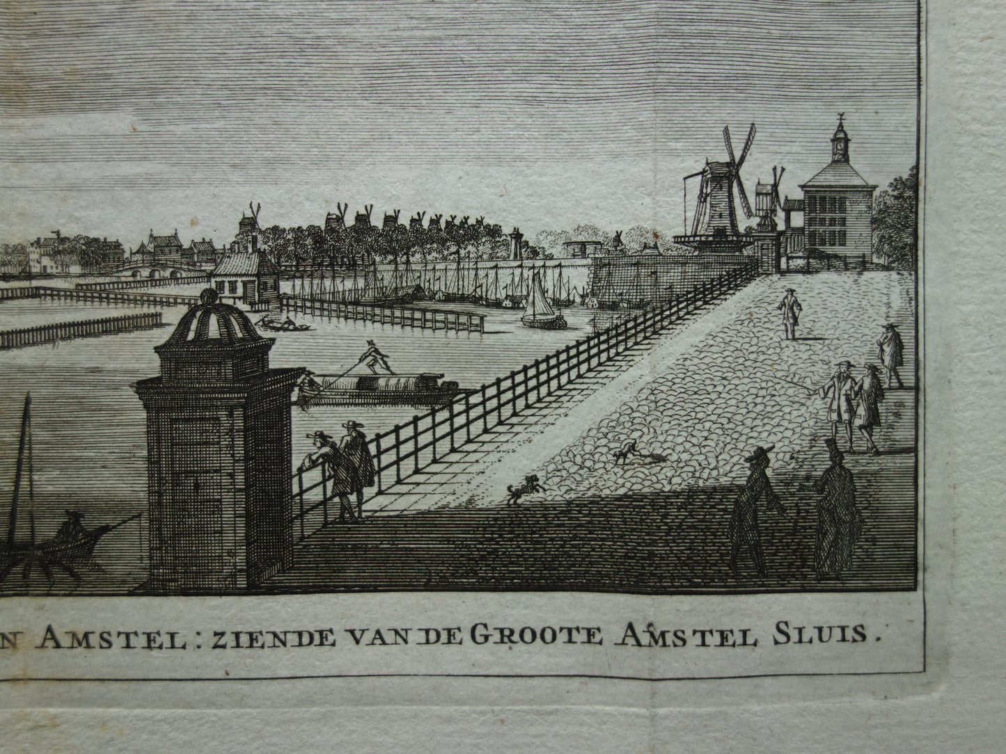 Oude prent van de Buiten Amstel in Amsterdam Originele antieke gravure Amstelsluizen Historisch stadsgezicht Vintage Print