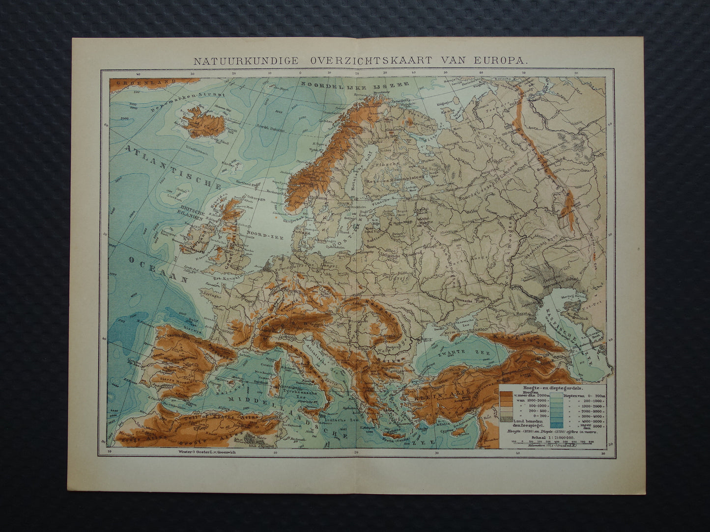 EUROPA Oude hoogtekaart van Europa uit 1907 originele Nederlandse antieke vintage kaart Bergen Rivieren Geologie landkaart