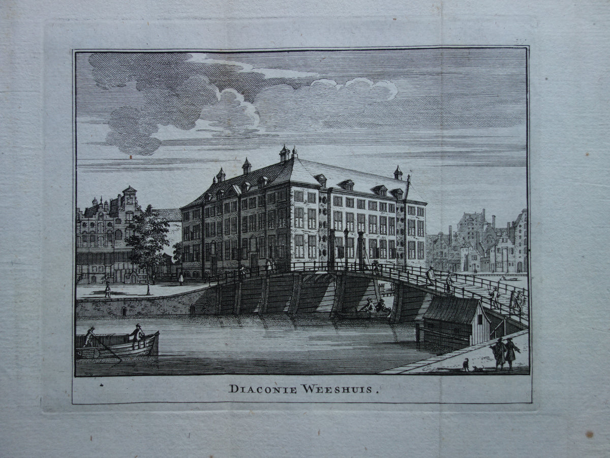 Oude prent van Diaconie-Weeshuis in Amsterdam Originele antieke gravure hoek Zwanenburgwal Amstel Stopera Historisch stadsgezicht Vintage Print