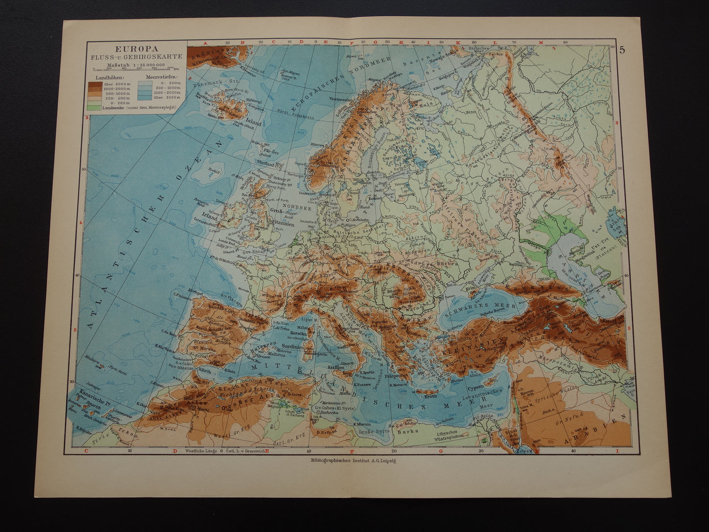 Oude hoogtekaart van Europa uit 1928 originele vintage kaart Alpen Bergen Rivieren Geologie landkaart te koop
