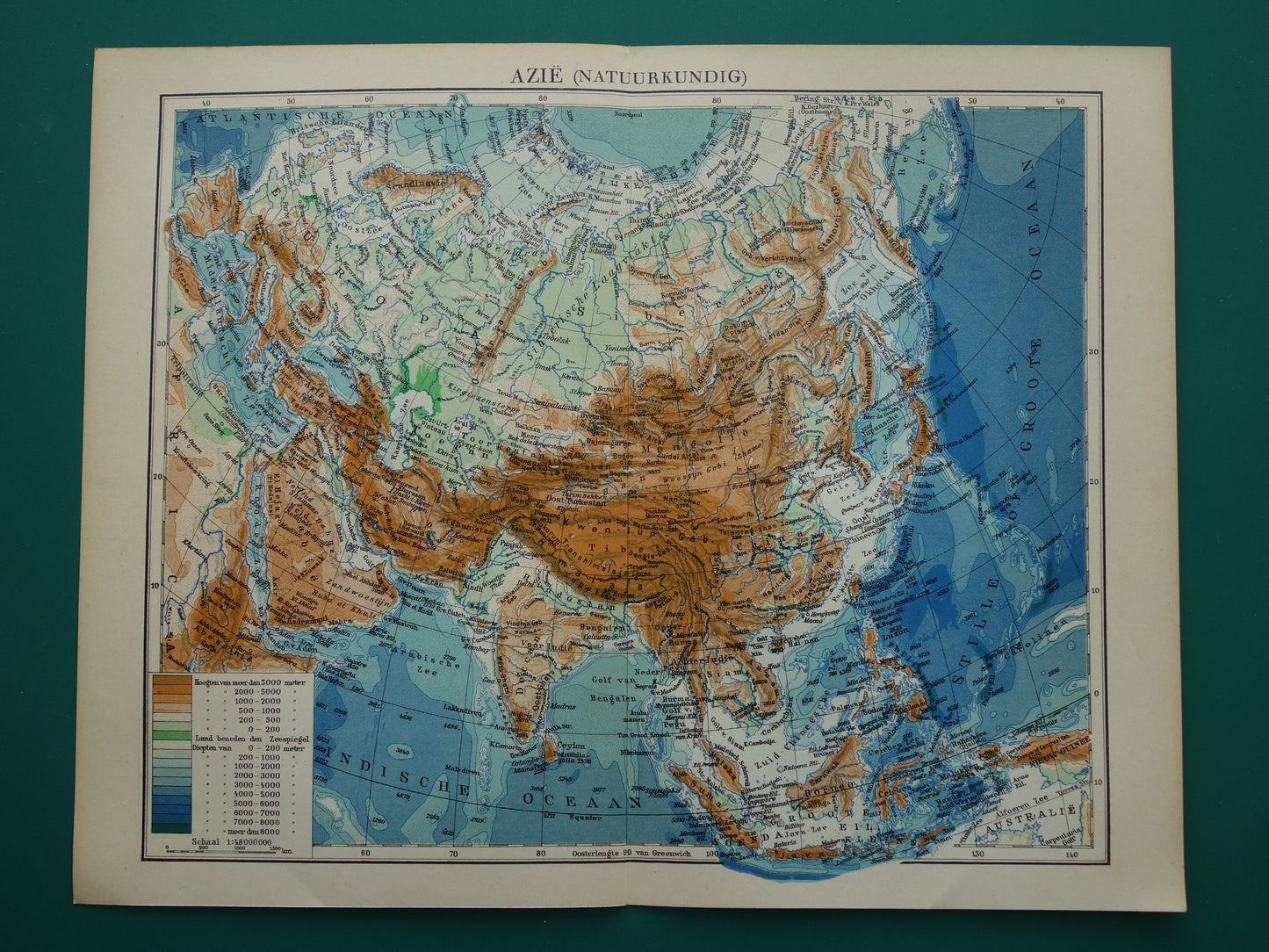 AZIË oude landkaart van continent Azië uit 1936 originele Nederlandse antieke kaart hoogtekaart bergen en rivieren