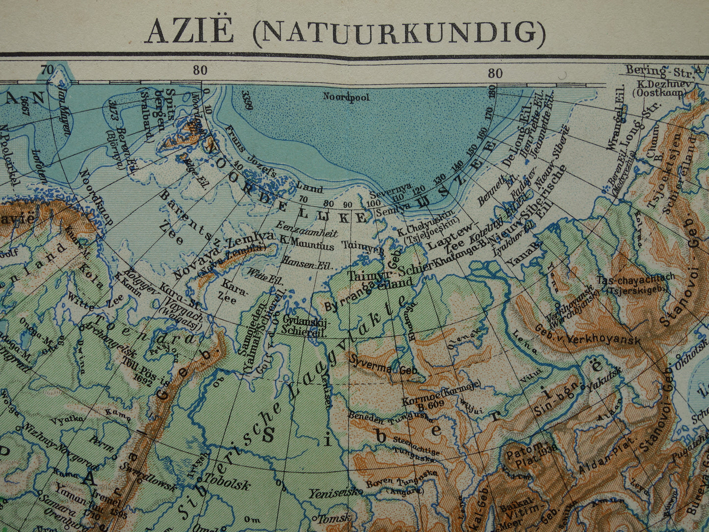 AZIË oude landkaart van continent Azië uit 1936 originele Nederlandse antieke kaart hoogtekaart bergen en rivieren