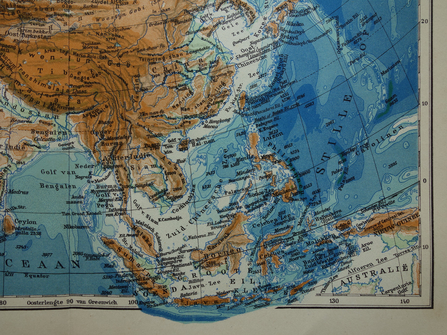 AZIË oude landkaart van continent Azië uit 1936 originele Nederlandse antieke kaart hoogtekaart bergen en rivieren