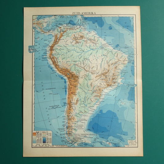 Oude kaart van Zuid-Amerika uit 1938 originele vintage Nederlandse landkaart hoogtekaart