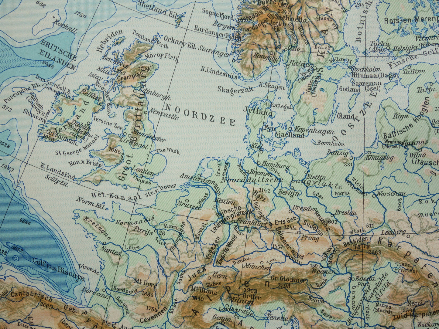 EUROPA Alte physische Landkarte Europas aus dem Jahr 1935 Original niederländische Vintage-Karte Berge Flüsse Geologie Höhenkarte