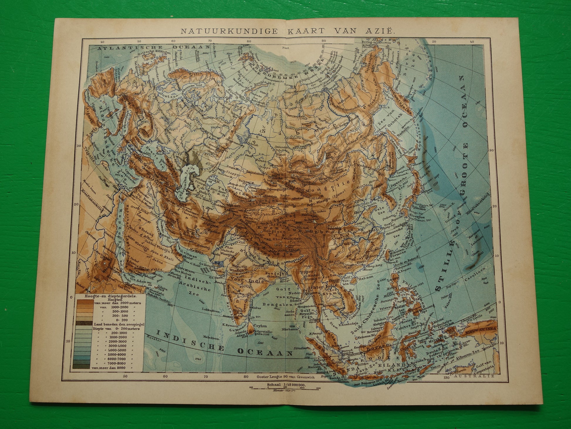 AZIË oude landkaart van continent Azië uit 1905 originele Nederlandse antieke kaart hoogtekaart bergen en rivieren