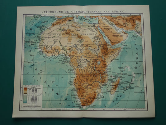 Oude natuurkundige kaart van Afrika uit 1914 originele vintage landkaart hoogtekaart van Afrika continent - oude Nederlandse kaarten