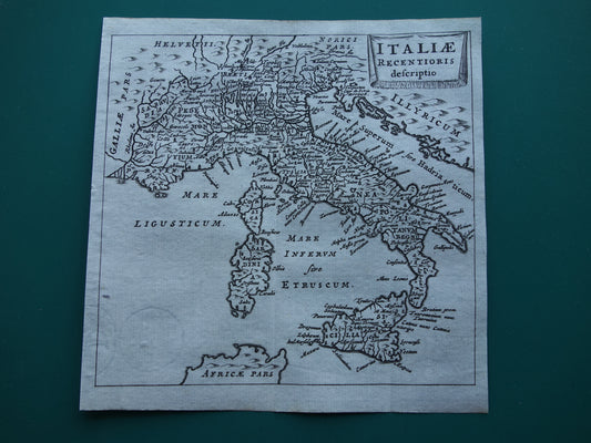 Oude kaart van Italië uit 1661 originele antieke Nederlandse landkaart klein formaat