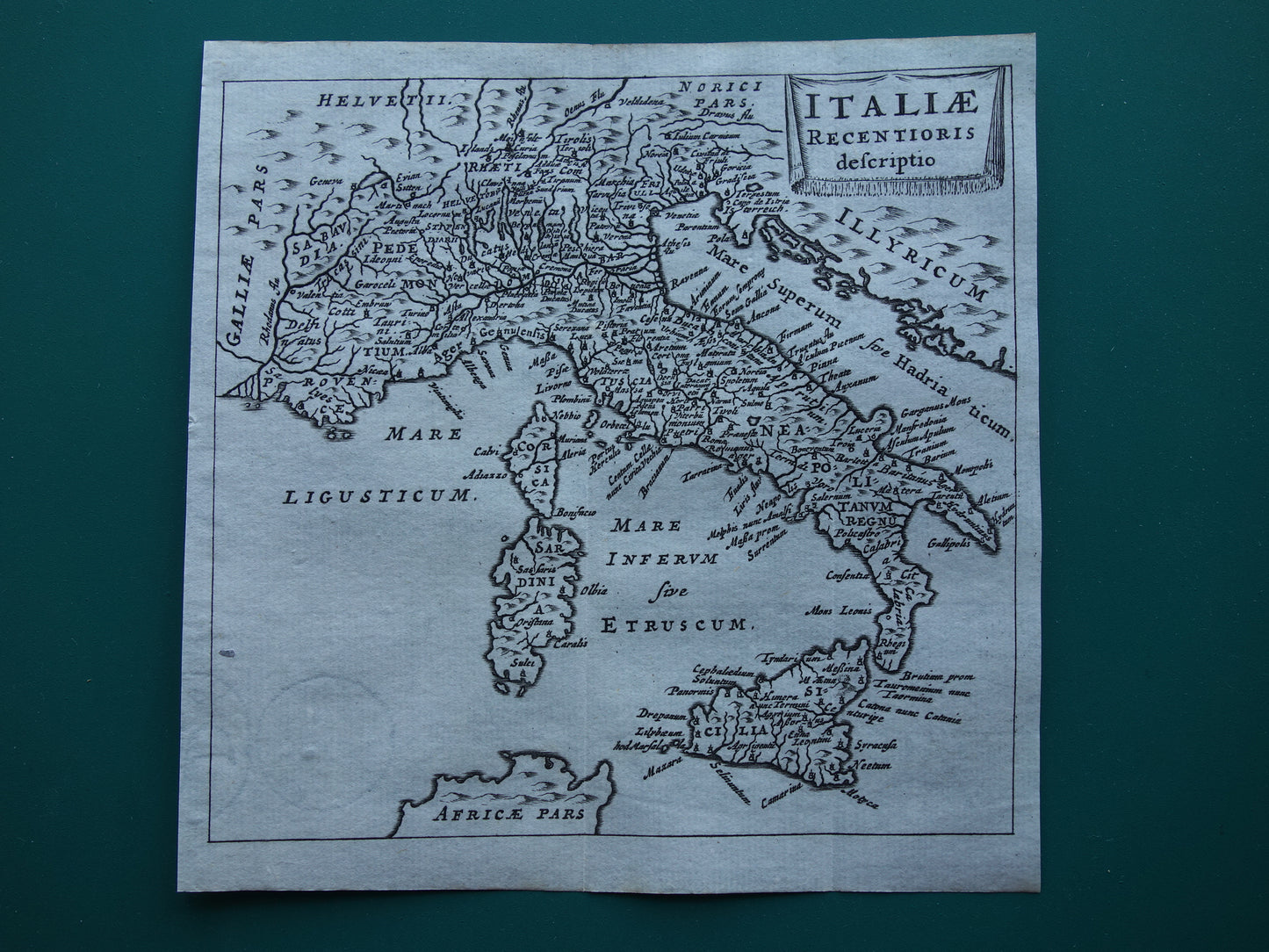 Oude kaart van Italië uit 1661 originele antieke Nederlandse landkaart klein formaat