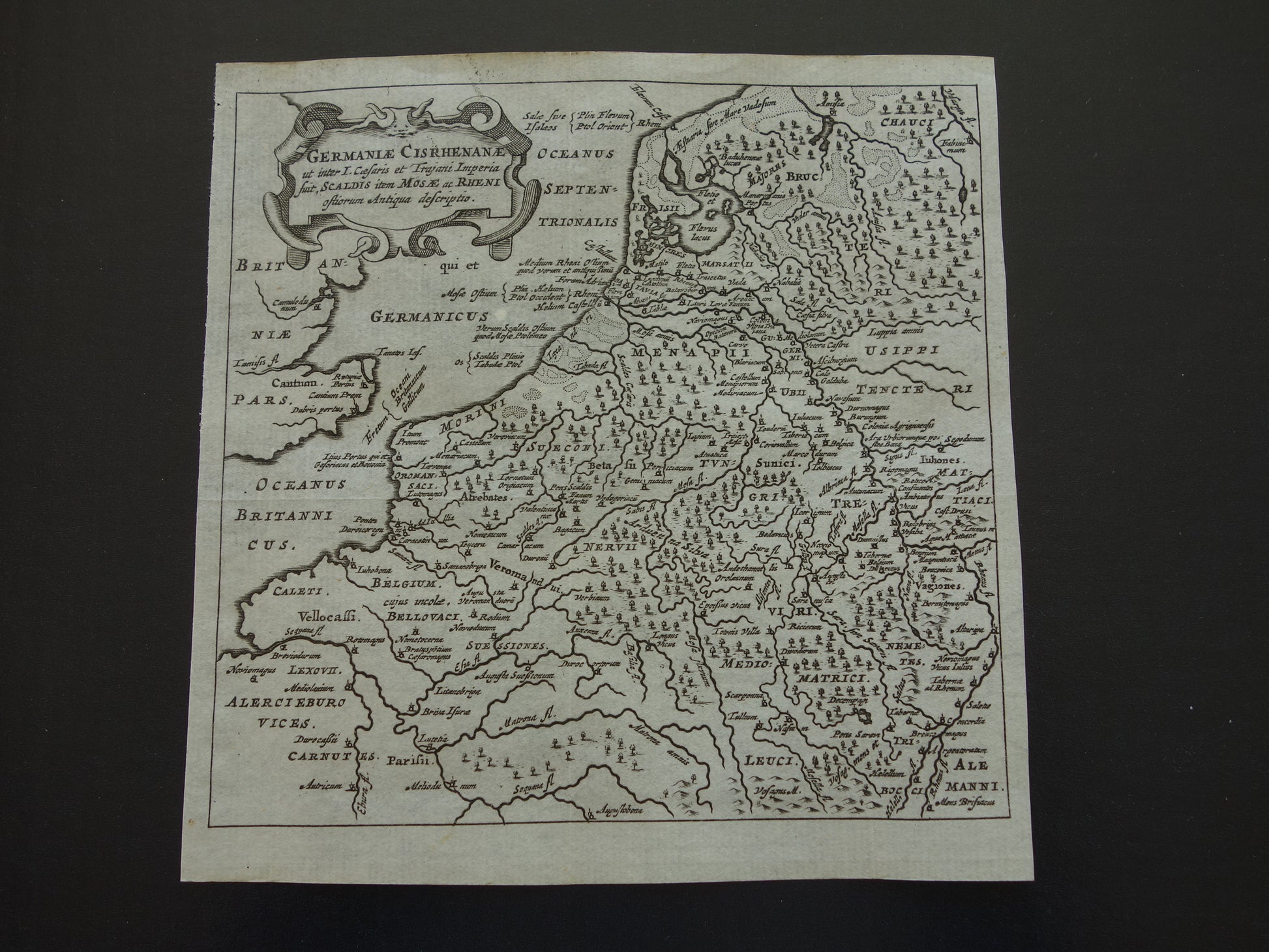360+ jaar oude kaart van Nederland en België in Romeinse tijd 1661 originele antieke landkaart Holland klein formaat - Germaniae Cisrhenane Cluver