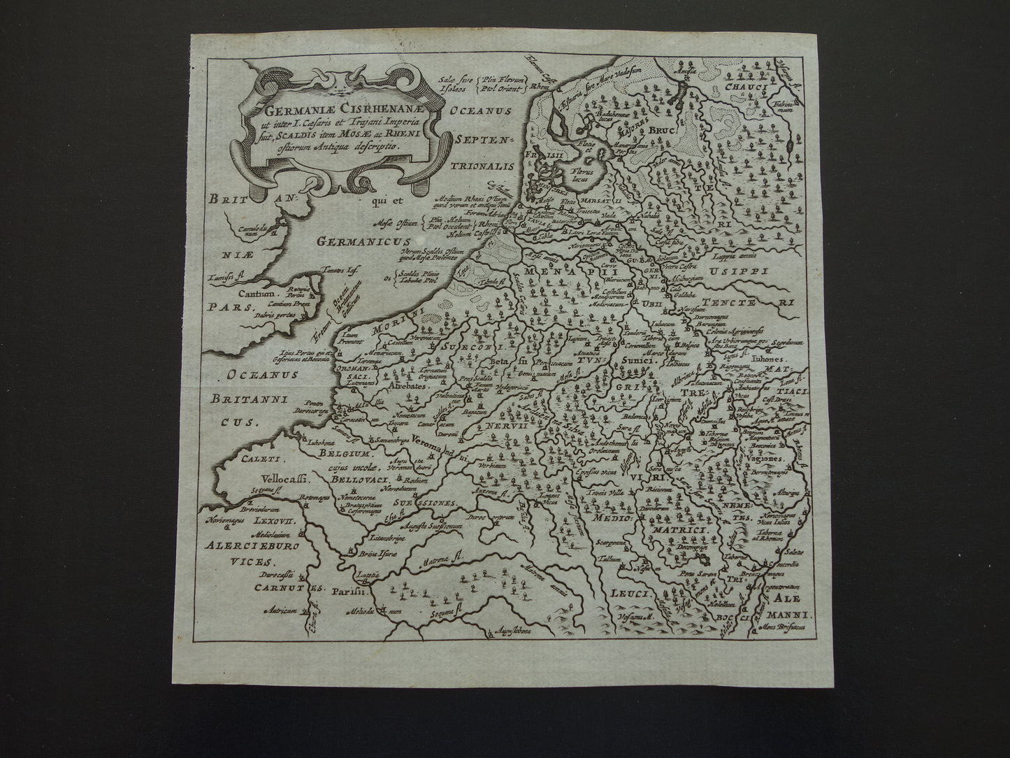 360+ jaar oude kaart van Nederland en België in Romeinse tijd 1661 originele antieke landkaart Holland klein formaat - Germaniae Cisrhenane Cluver