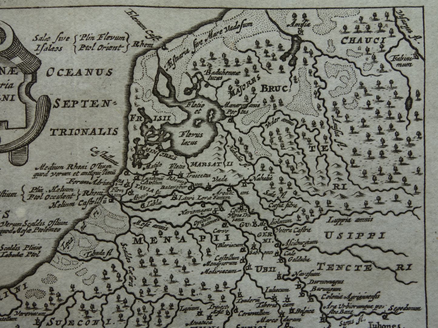 360+ jaar oude kaart van Nederland en België in Romeinse tijd 1661 originele antieke landkaart Holland klein formaat - Germaniae Cisrhenane Cluver