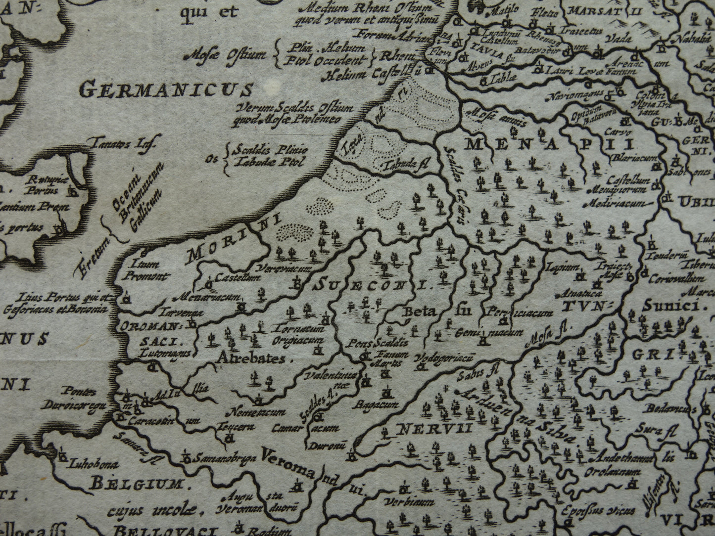 360+ jaar oude kaart van Nederland en België in Romeinse tijd 1661 originele antieke landkaart Holland klein formaat - Germaniae Cisrhenane Cluver