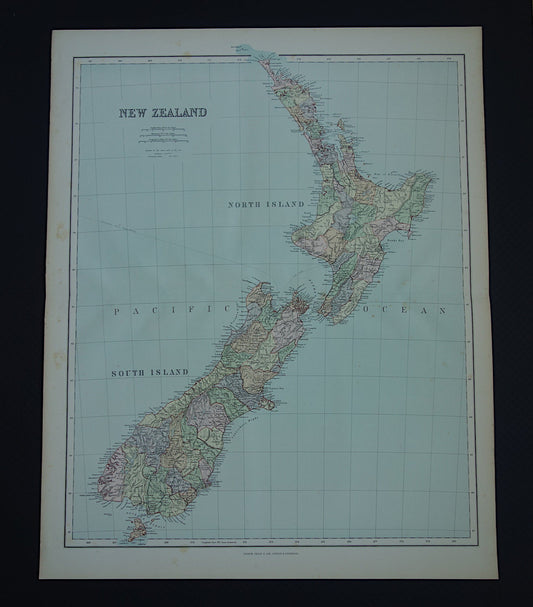 Oude landkaart van Nieuw-Zeeland uit 1890 Mooie origineel antieke kaart New Zealand Vintage landkaarten