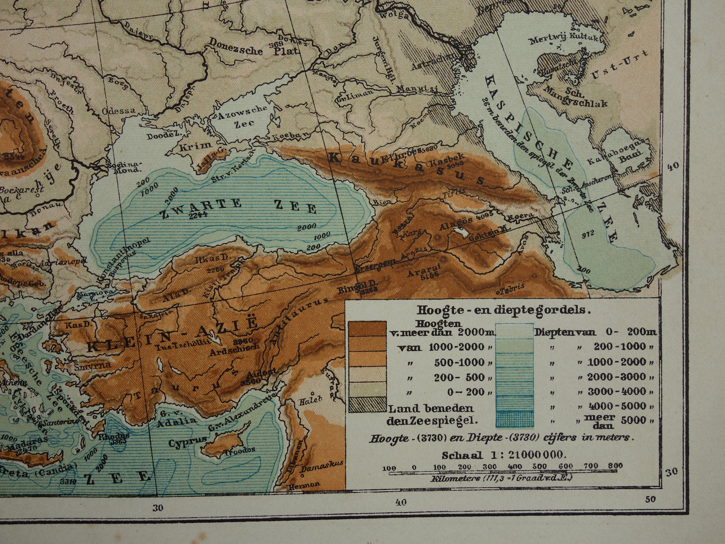 EUROPA Oude hoogtekaart van Europa uit 1907 originele Nederlandse antieke vintage kaart Bergen Rivieren Geologie landkaart