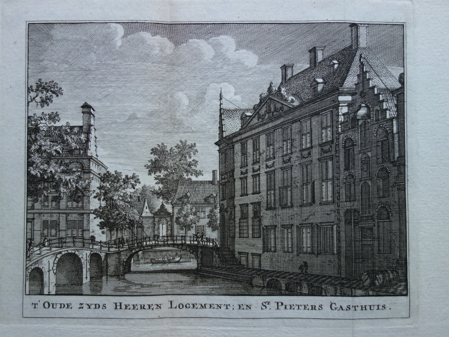 Grimburgwal Amsterdam Antieke prent uit 1770 Originele oude gravure Oudezijds Heerenlogement Historisch stadsgezicht Vintage Print Sint Pieters Gasthuis