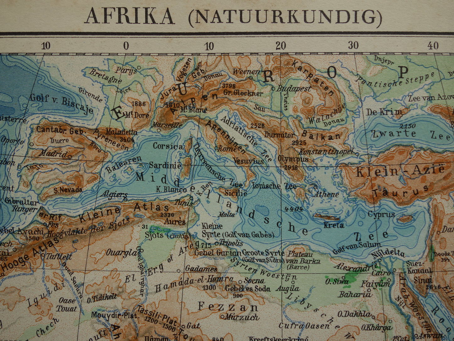Oude natuurkundige kaart van Afrika uit 1932 originele vintage landkaart hoogtekaart van Afrika continent - oude Nederlandse kaarten