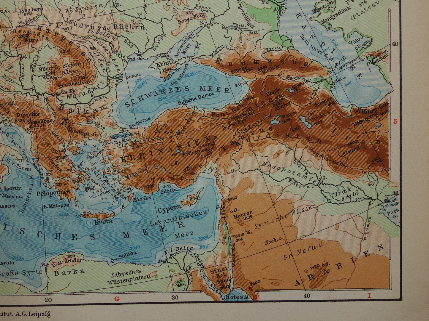 Oude hoogtekaart van Europa uit 1928 originele vintage kaart Alpen Bergen Rivieren Geologie landkaart te koop